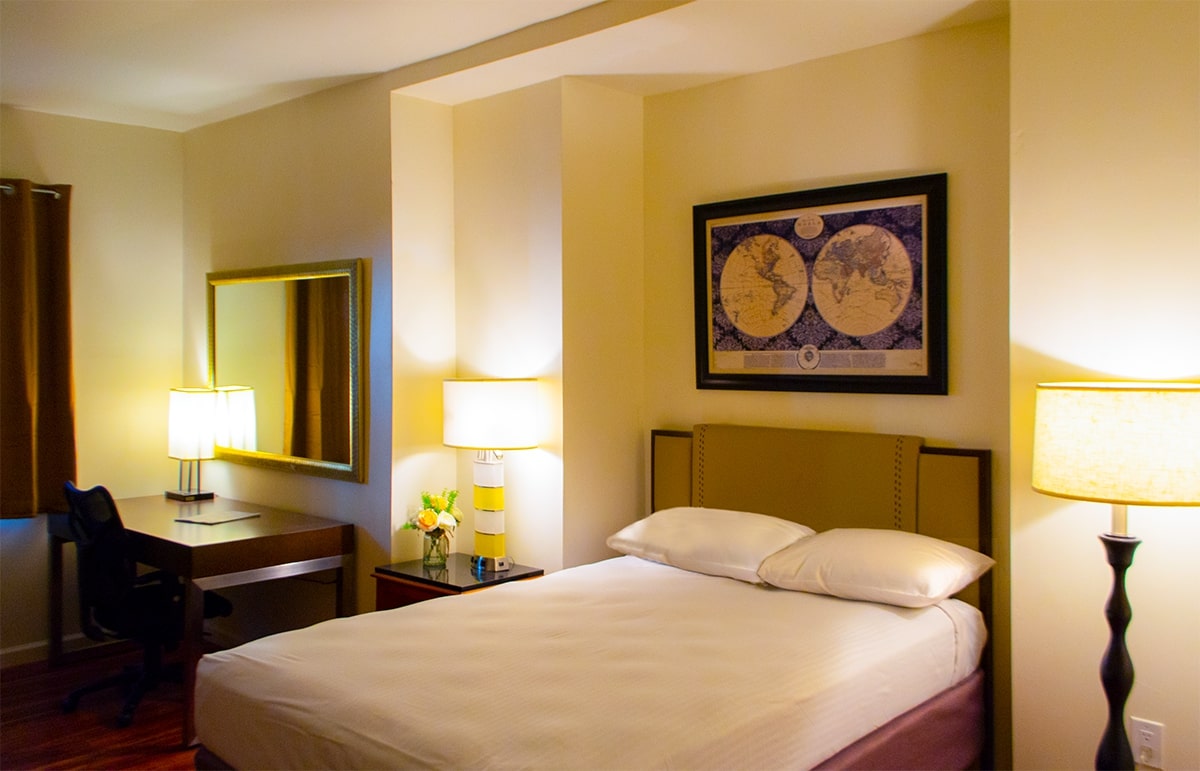 Room at Anchor Pointe Inn