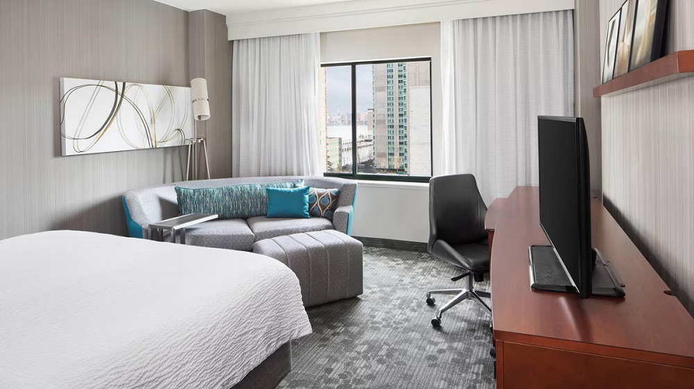 Room at Courtyard by Marriott Jersey City